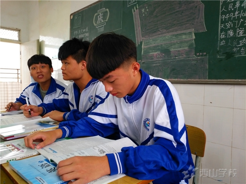 高二3班学生学习照片